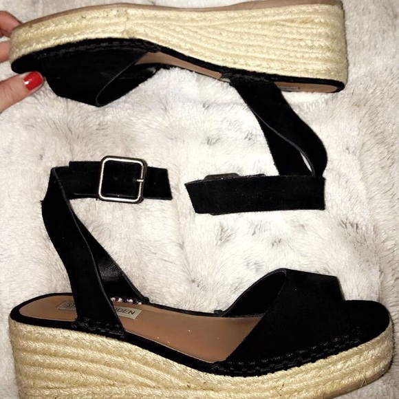 Steve Madden ‘Elody’ Wedge Sandal - Picture 2 of 5